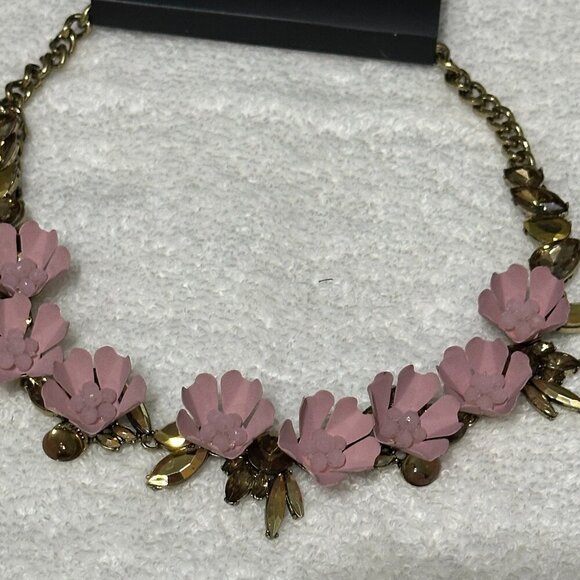 Simply Vera Wang 3D Pink Flower Rhinestone Statement Necklace NWT - Picture 1 of 6
